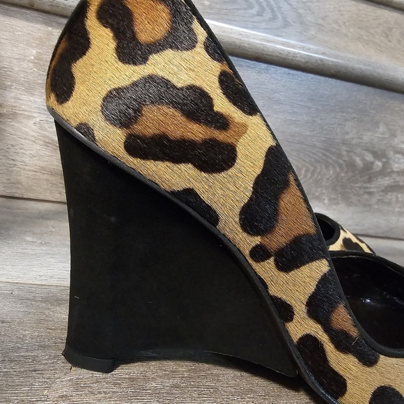 Stuart Weitzman Brown/Beige Leopard Print Wedges Pumps - Picture 7 of 12